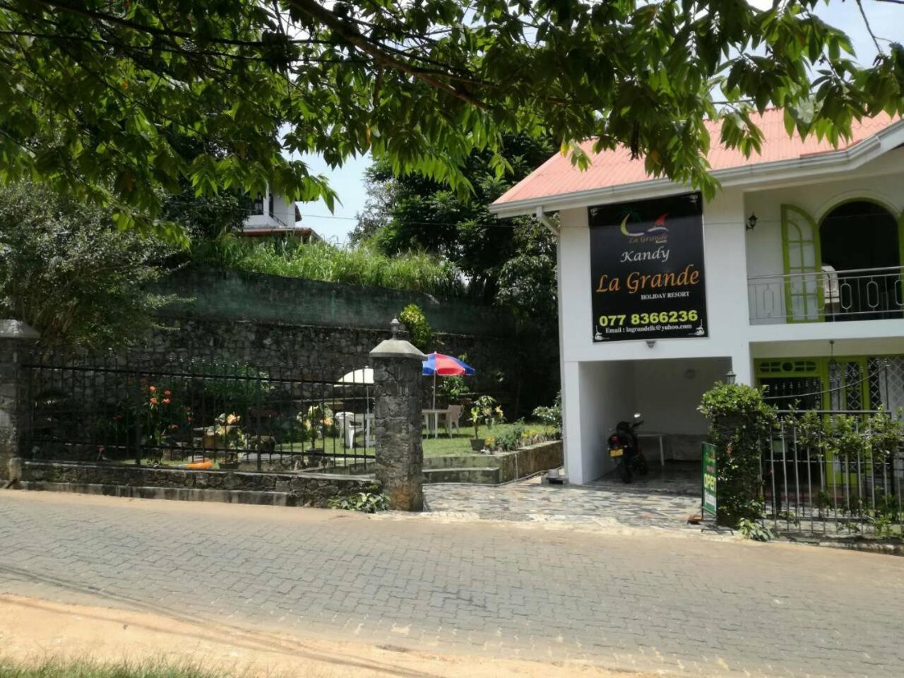 Kandy La Grande Holiday Resort 외부 사진